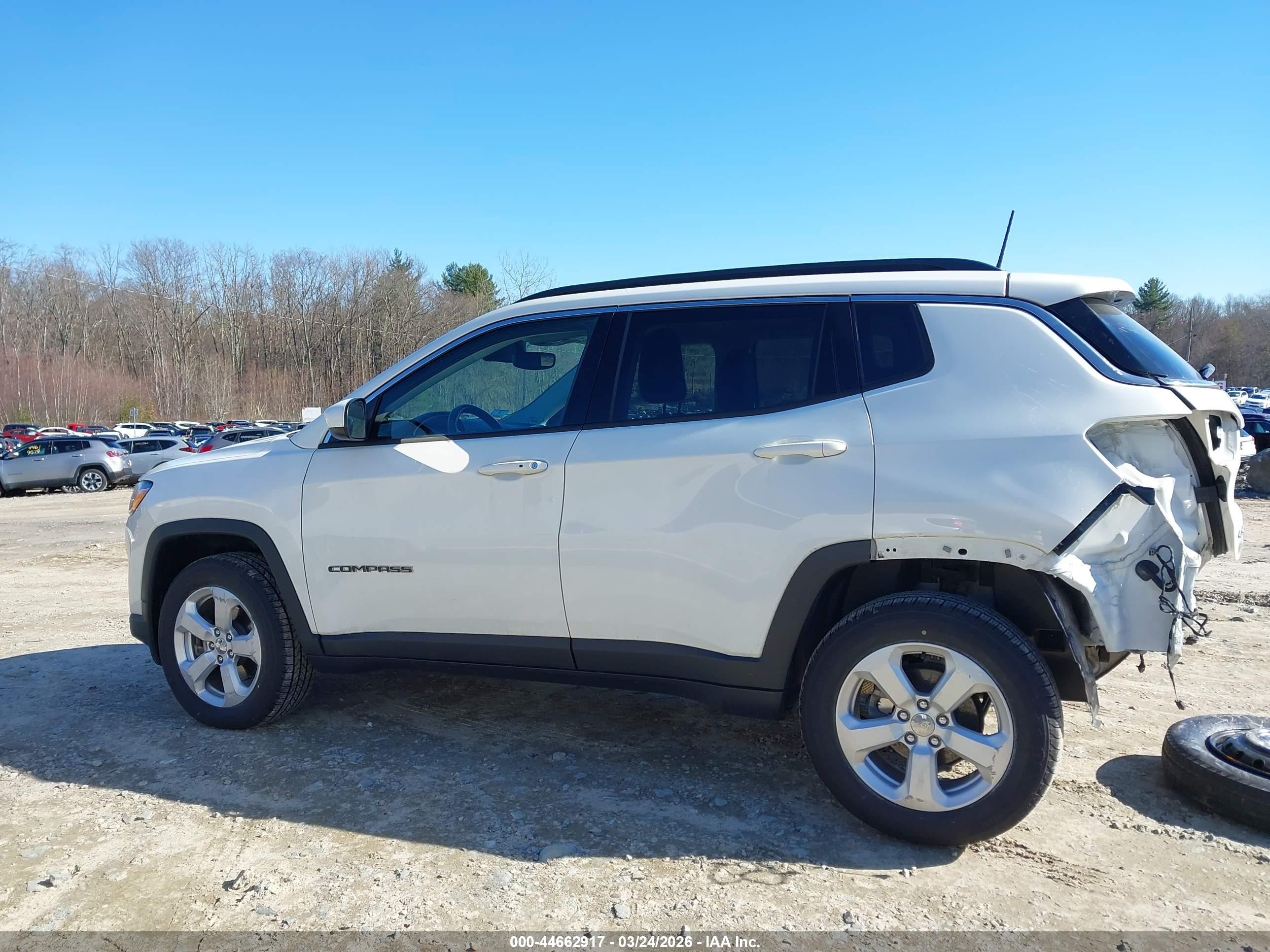 2019 Jeep Compass Latitude 4x4 White vin: 3C4NJDBB1KT734404