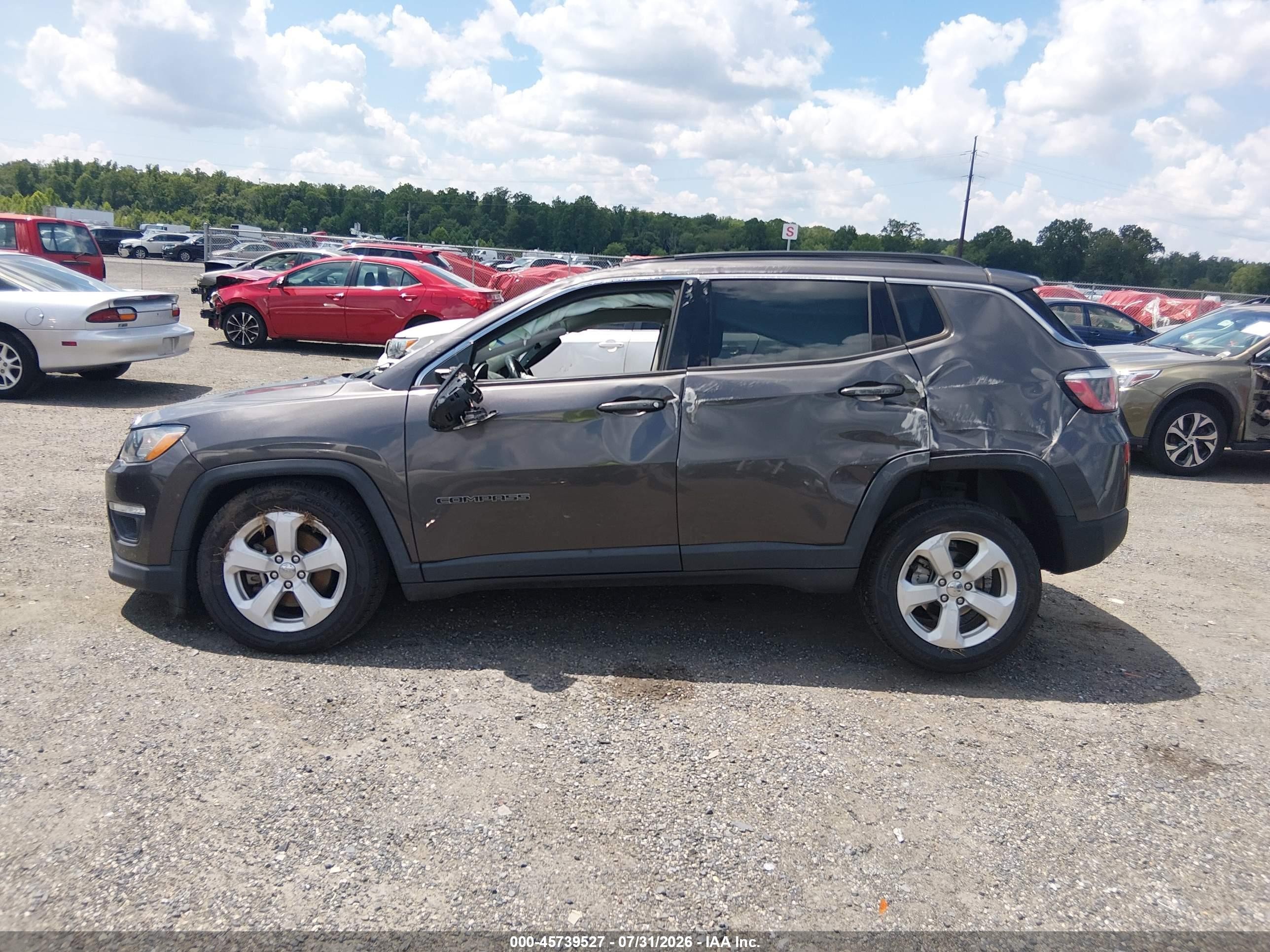 2019 Jeep Compass Latitude 4x4 Gray vin: 3C4NJDBB1KT847236