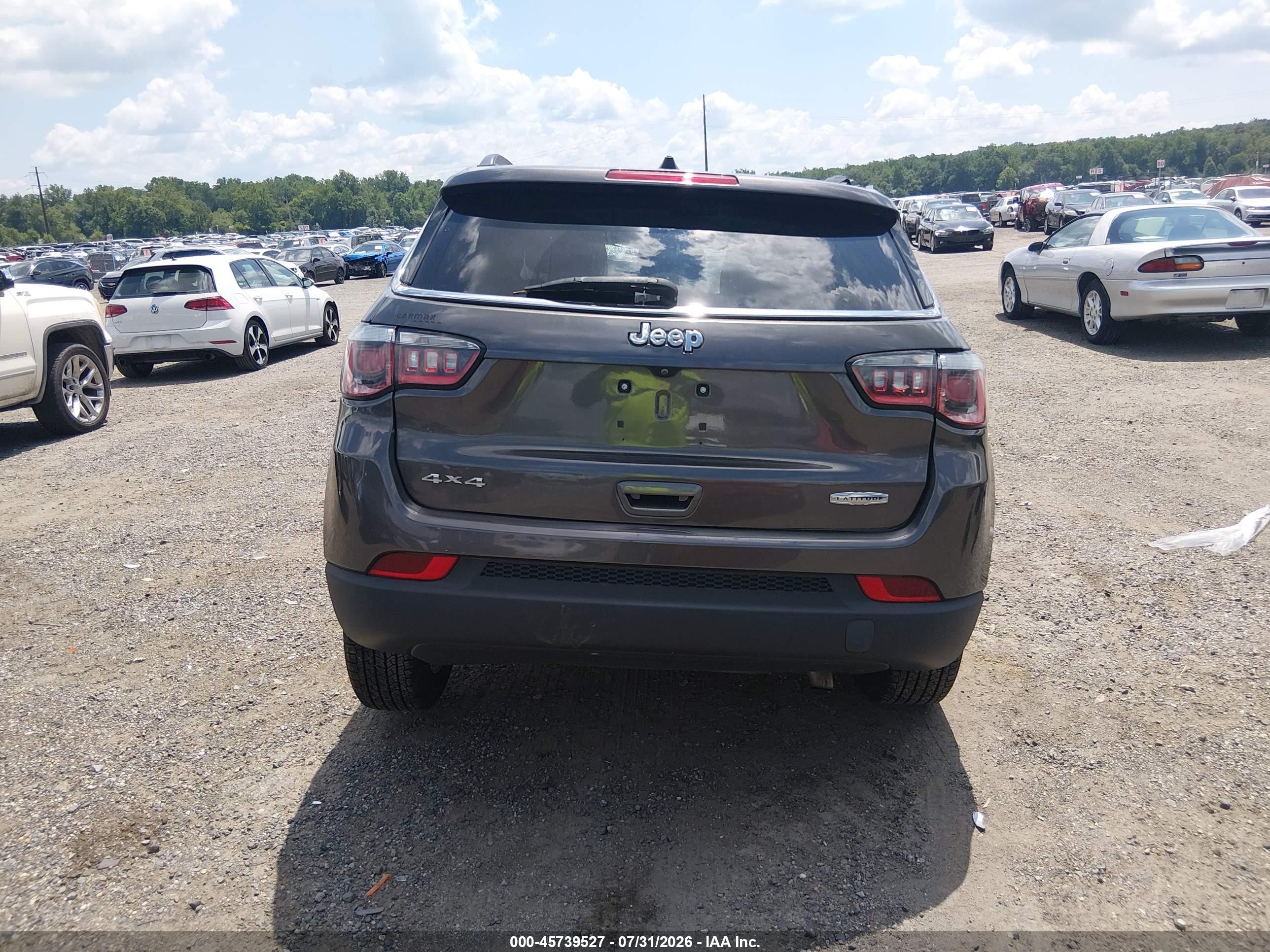 2019 Jeep Compass Latitude 4x4 Gray vin: 3C4NJDBB1KT847236