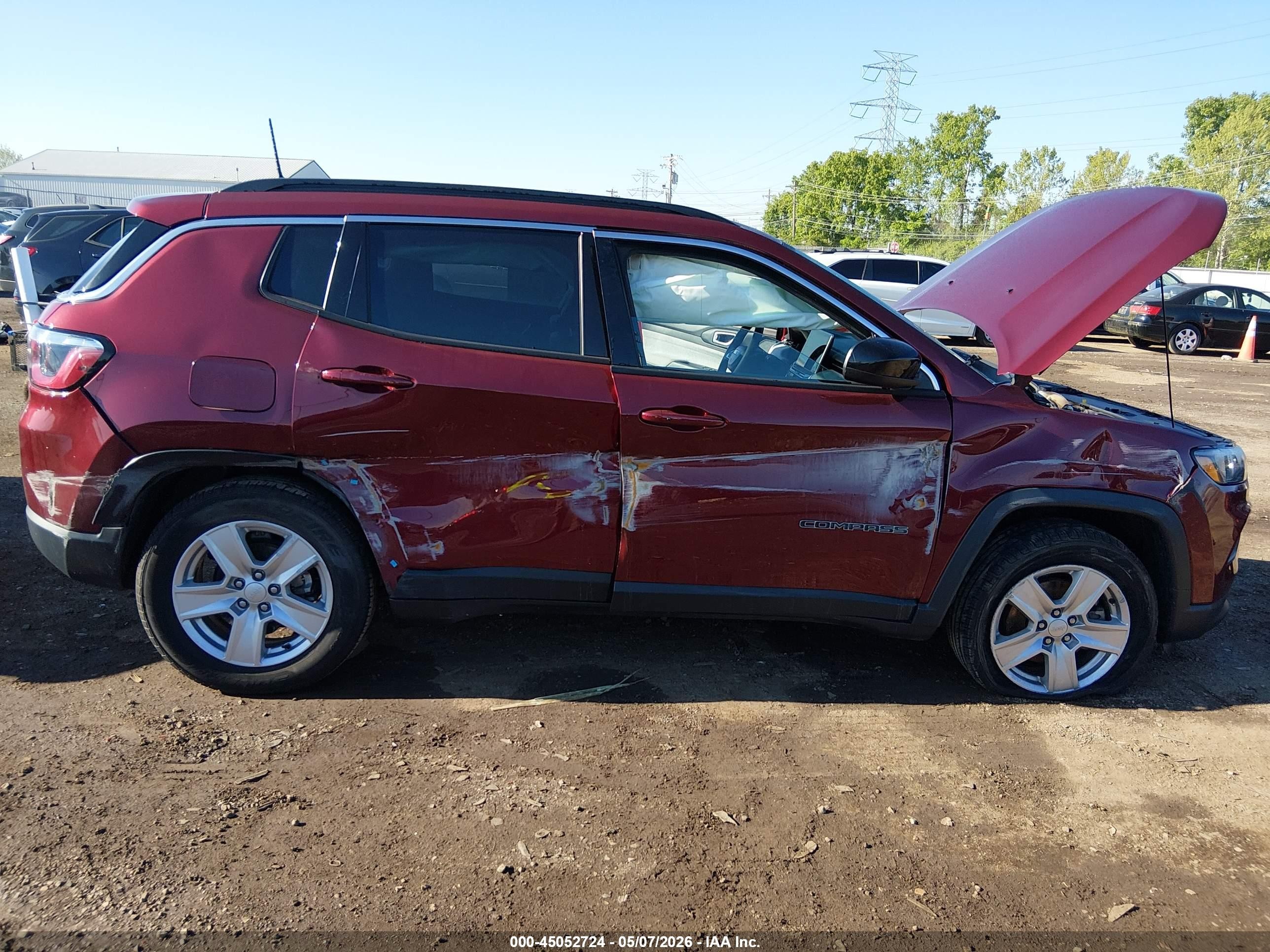 2022 Jeep Compass Latitude 4x4 Maroon vin: 3C4NJDBB1NT216443