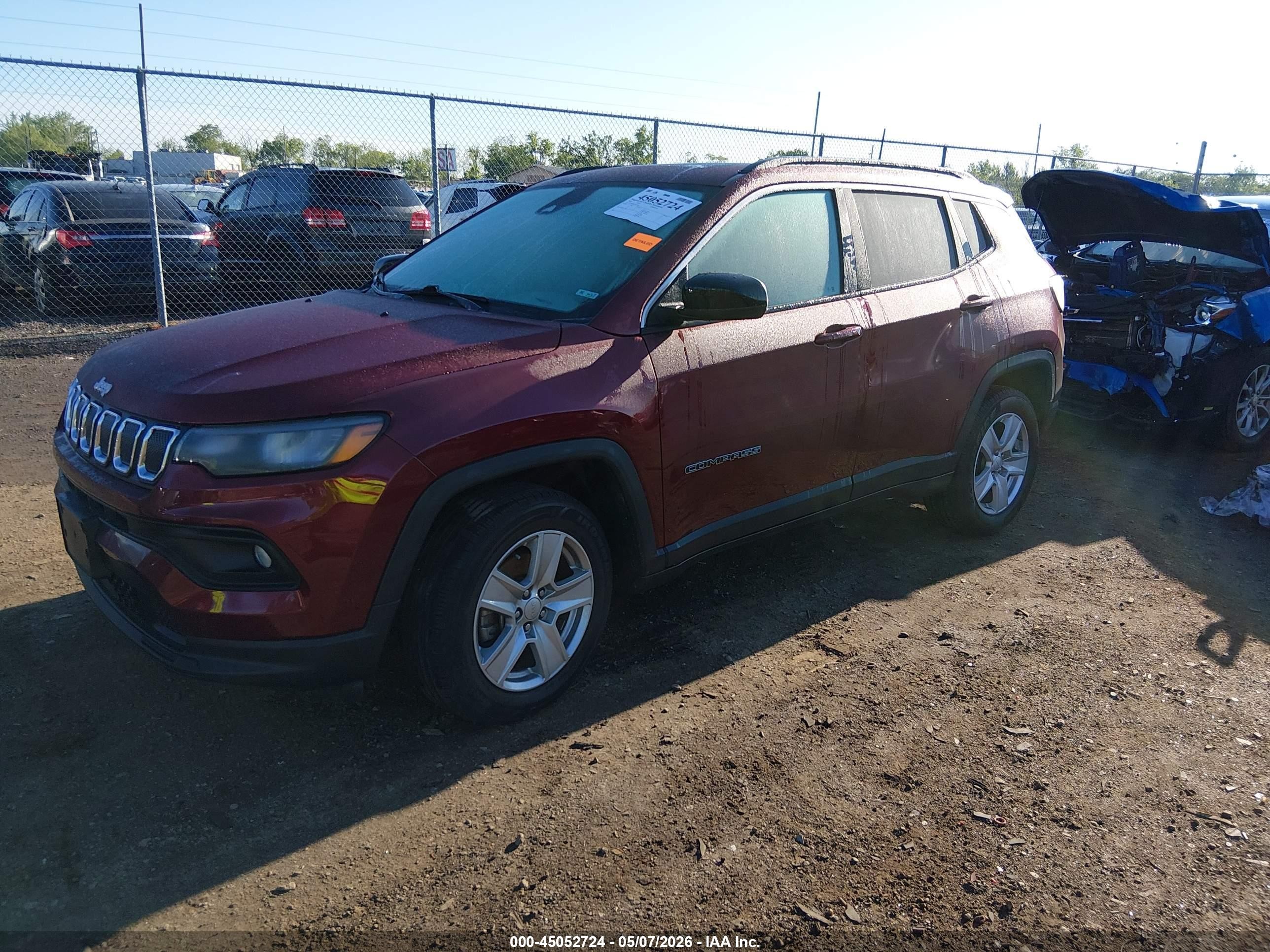 2022 Jeep Compass Latitude 4x4 Maroon vin: 3C4NJDBB1NT216443