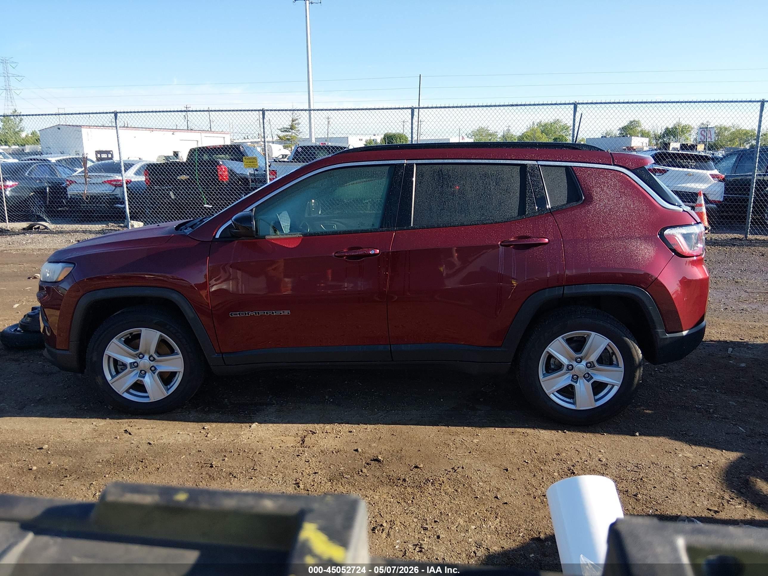 2022 Jeep Compass Latitude 4x4 Maroon vin: 3C4NJDBB1NT216443