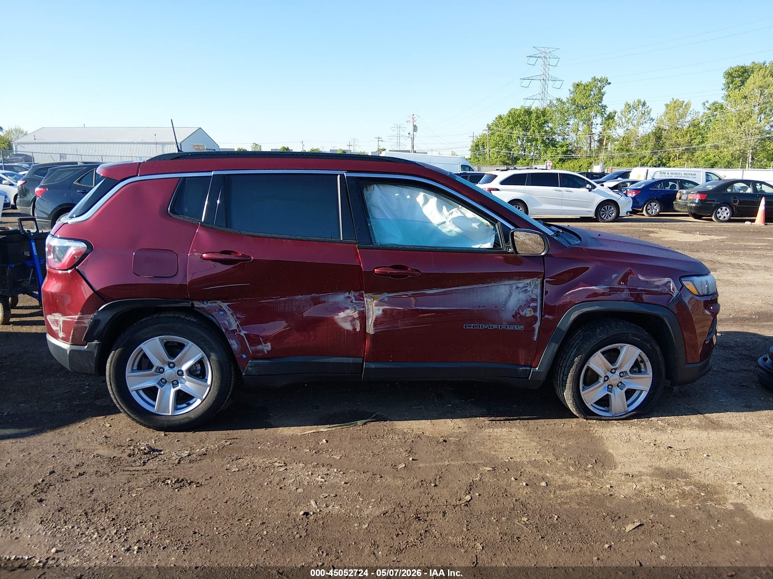 2022 Jeep Compass Latitude 4x4 Maroon vin: 3C4NJDBB1NT216443
