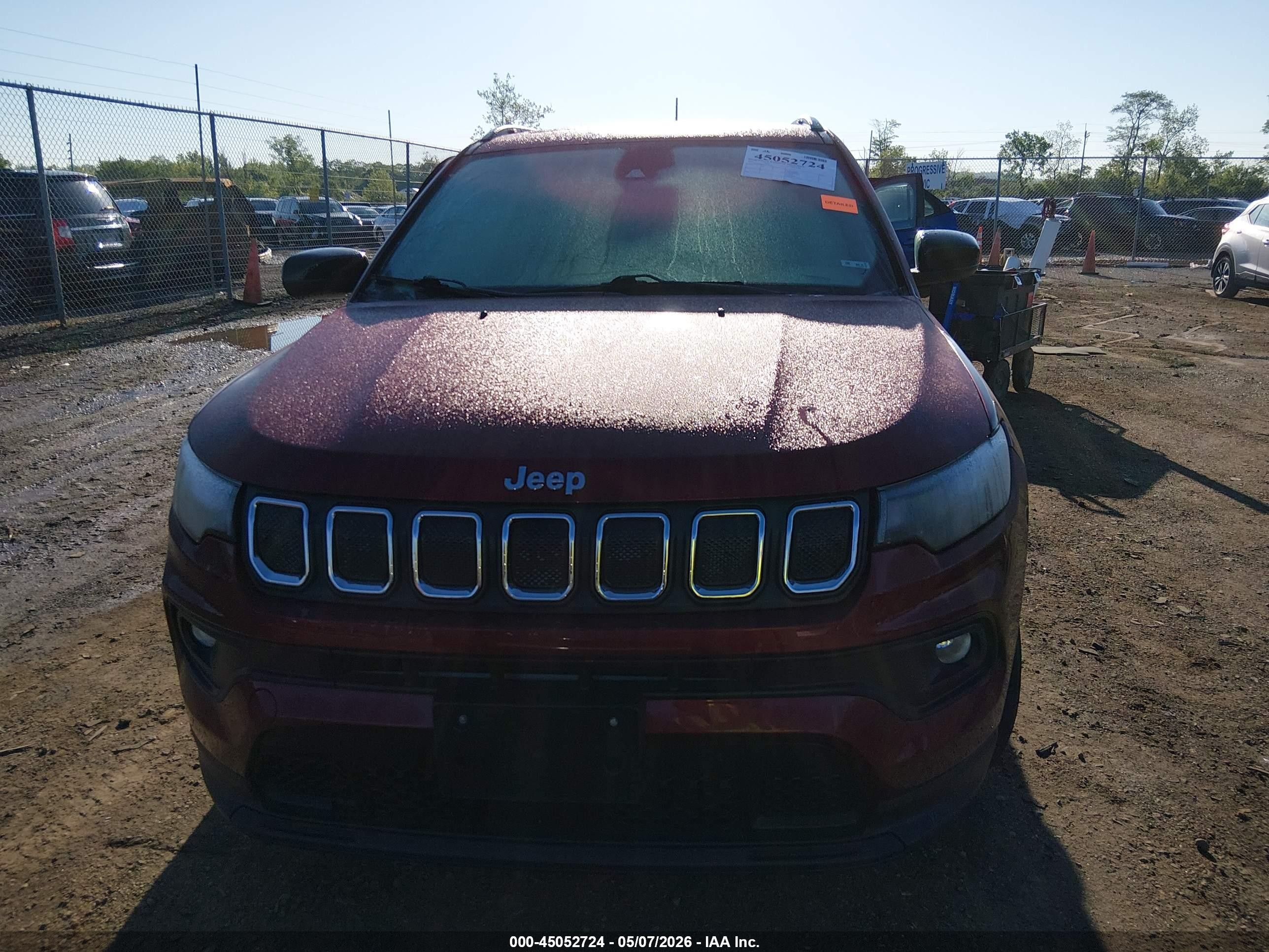 2022 Jeep Compass Latitude 4x4 Maroon vin: 3C4NJDBB1NT216443