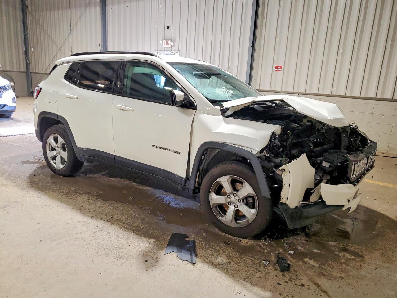 2018 Jeep Compass Latitude White vin: 3C4NJDBB2JT191031