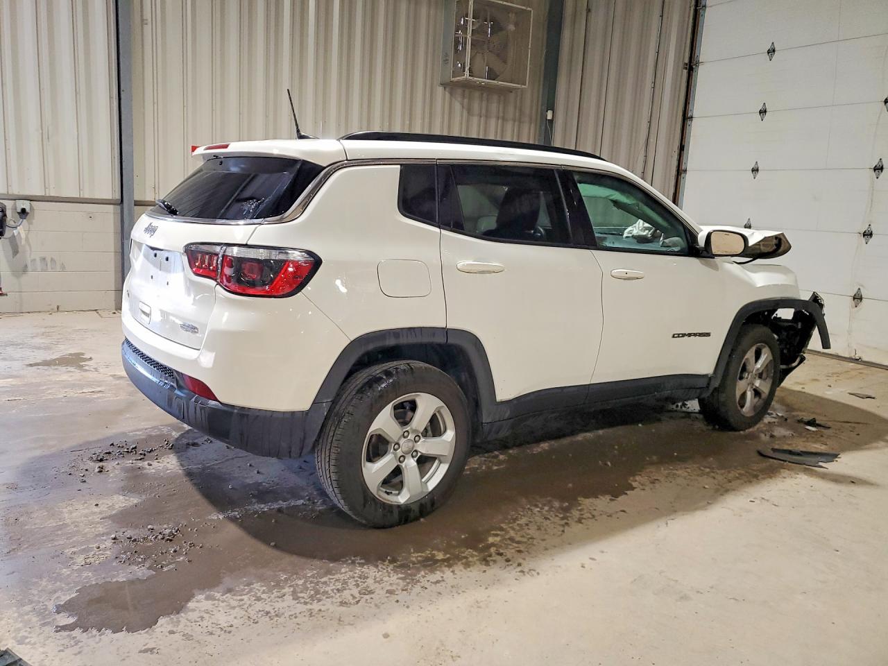 2018 Jeep Compass Latitude White vin: 3C4NJDBB2JT191031