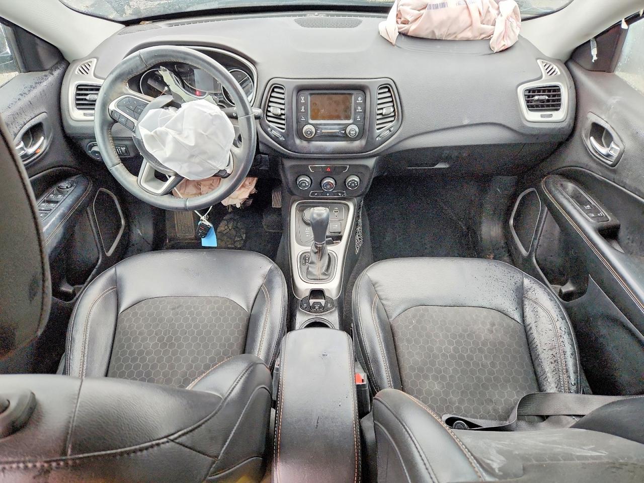 2018 Jeep Compass Black vin: 3C4NJDBB2JT300930