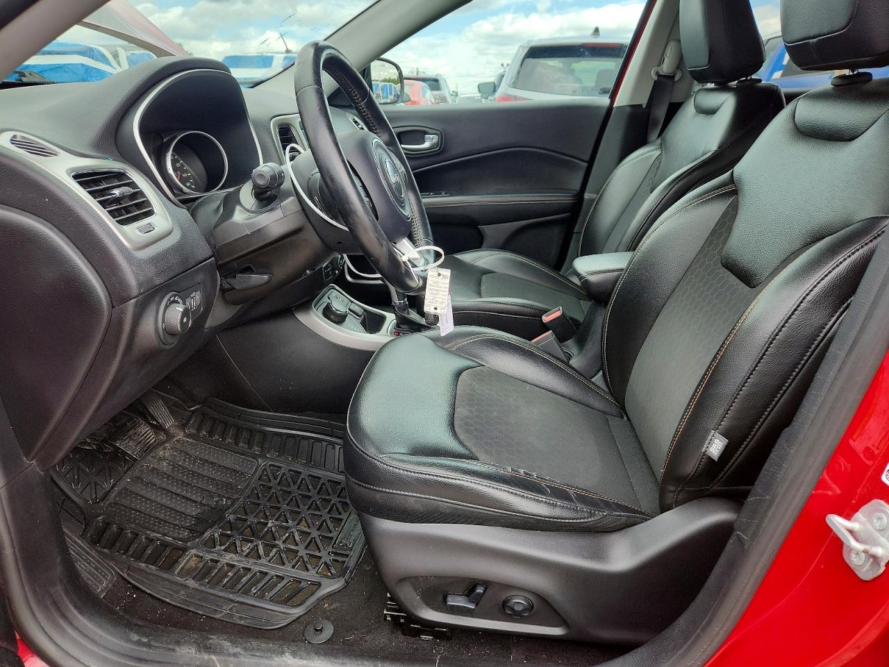 2018 Jeep Compass Latitude Burgundy vin: 3C4NJDBB2JT361629