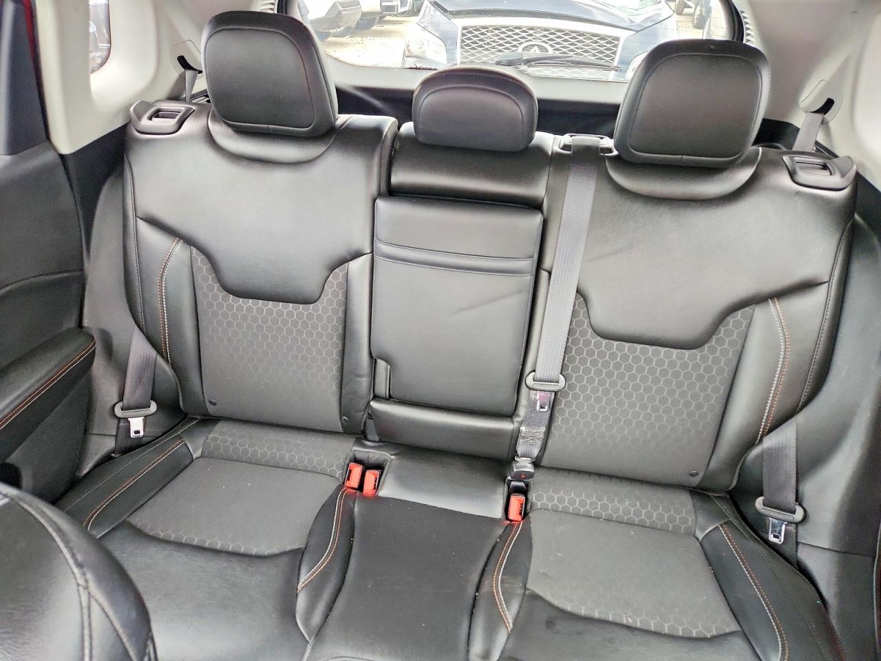 2018 Jeep Compass Latitude Burgundy vin: 3C4NJDBB2JT361629