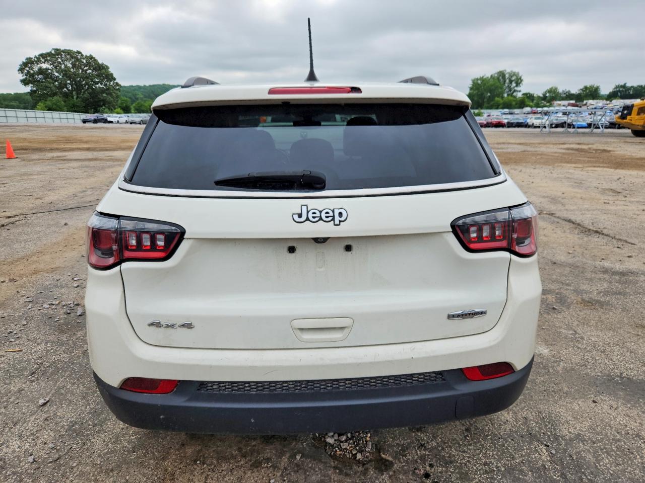 2020 Jeep Compass Latitude Белый vin: 3C4NJDBB2LT132855