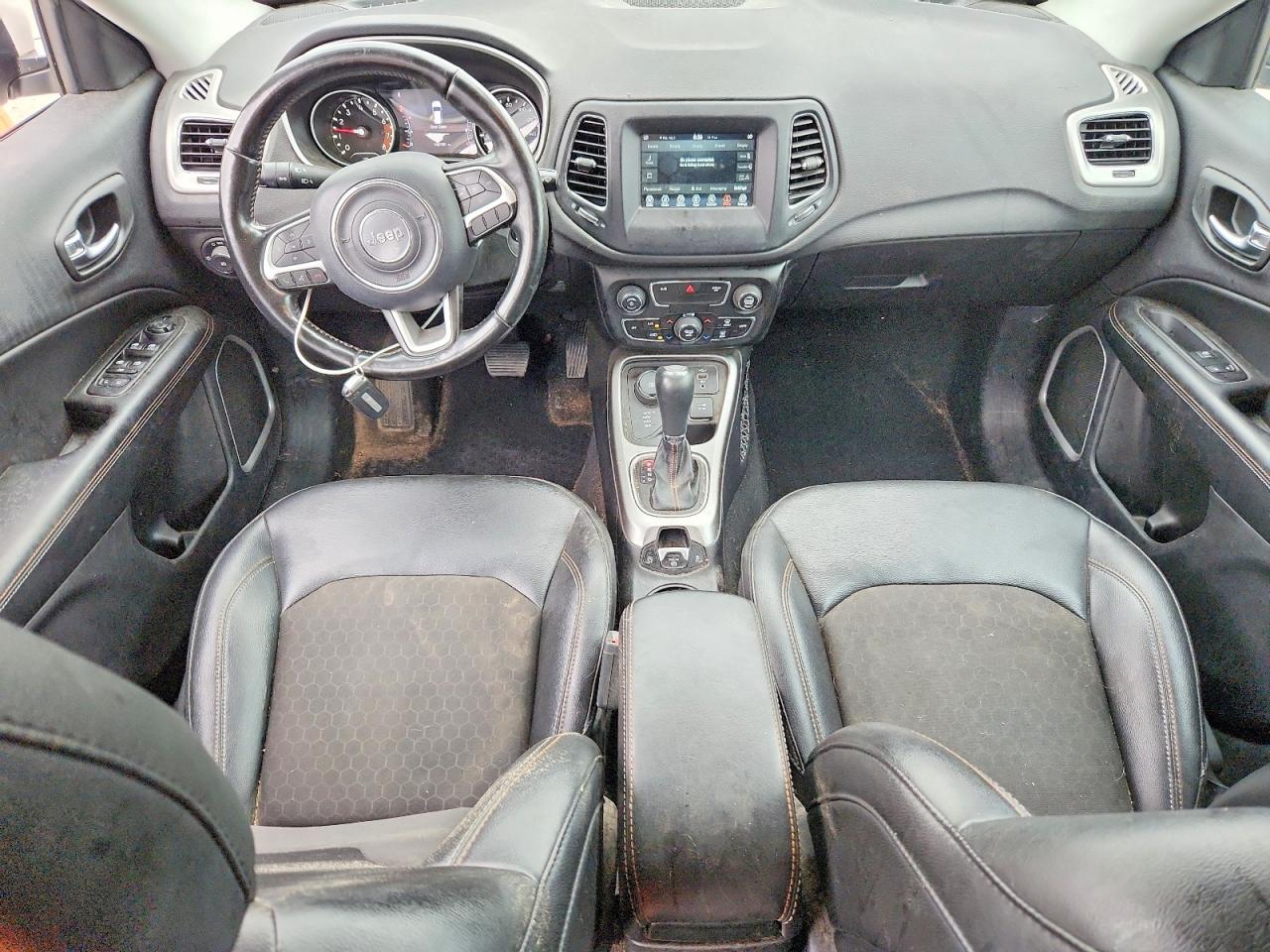2020 Jeep Compass Latitude Белый vin: 3C4NJDBB2LT132855
