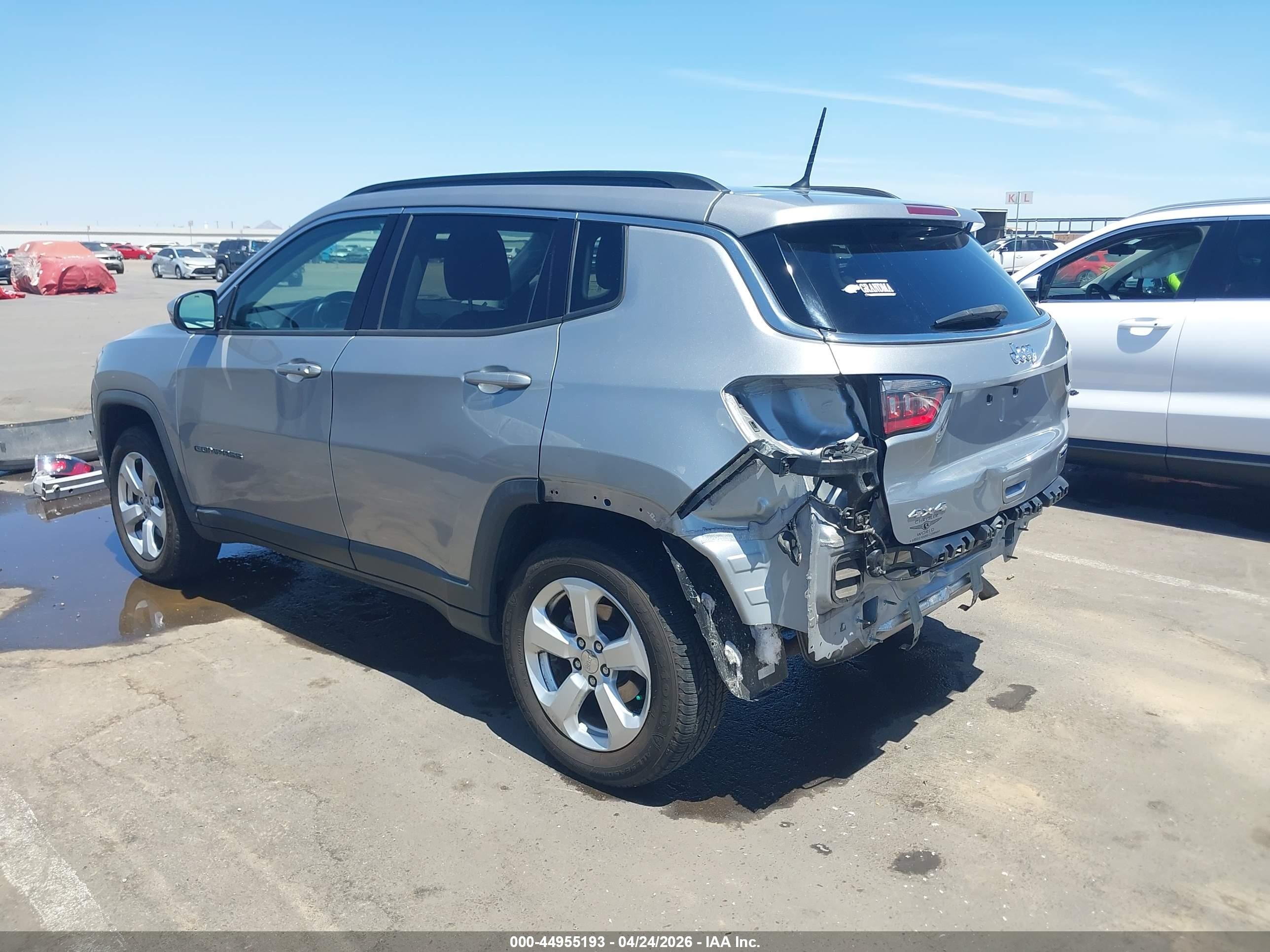 2018 Jeep Compass Latitude 4x4 Silver vin: 3C4NJDBB3JT161133