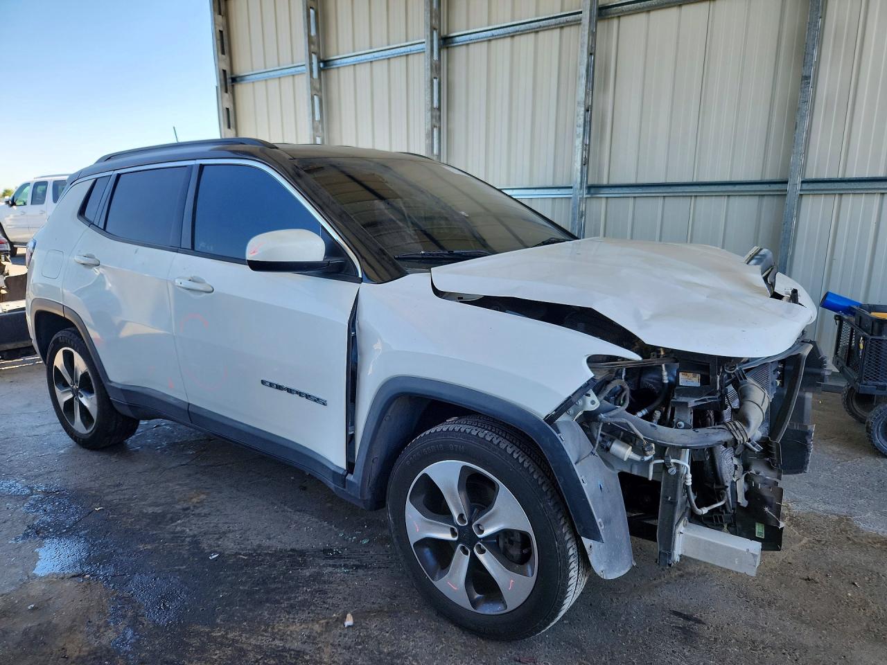2018 Jeep Compass Latitude Белый vin: 3C4NJDBB3JT195427