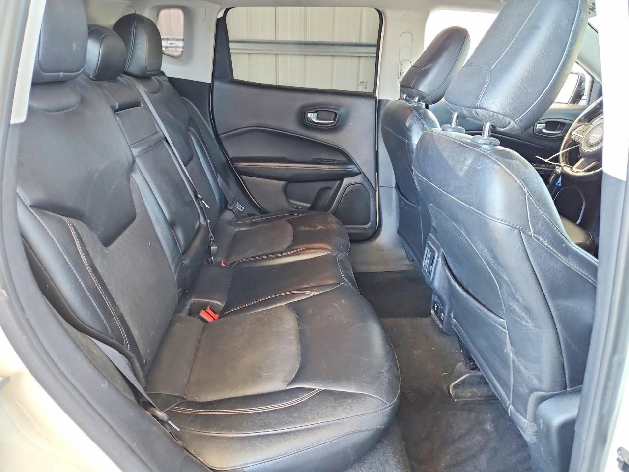 2018 Jeep Compass Latitude Белый vin: 3C4NJDBB3JT195427
