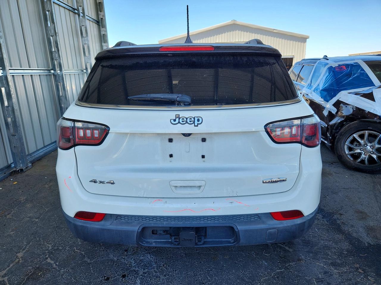 2018 Jeep Compass Latitude Белый vin: 3C4NJDBB3JT195427