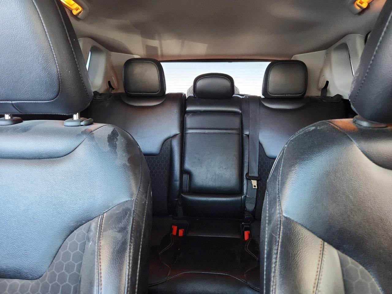 2018 Jeep Compass Latitude Белый vin: 3C4NJDBB3JT195427