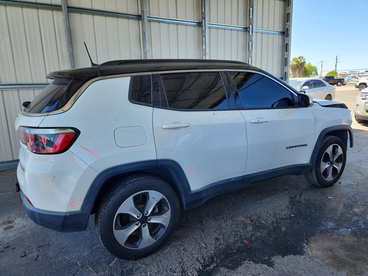 2018 Jeep Compass Latitude Белый vin: 3C4NJDBB3JT195427