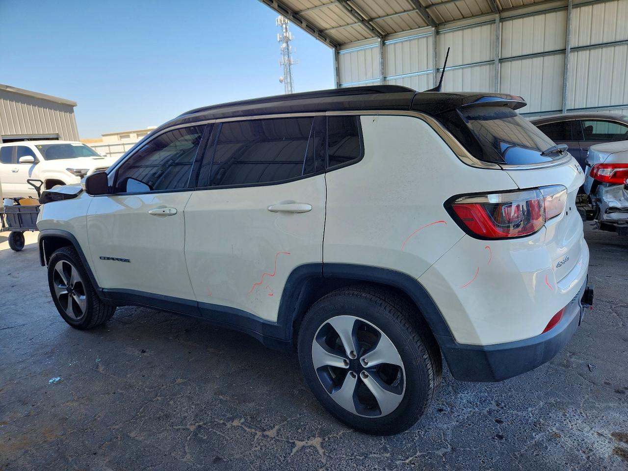 2018 Jeep Compass Latitude Белый vin: 3C4NJDBB3JT195427