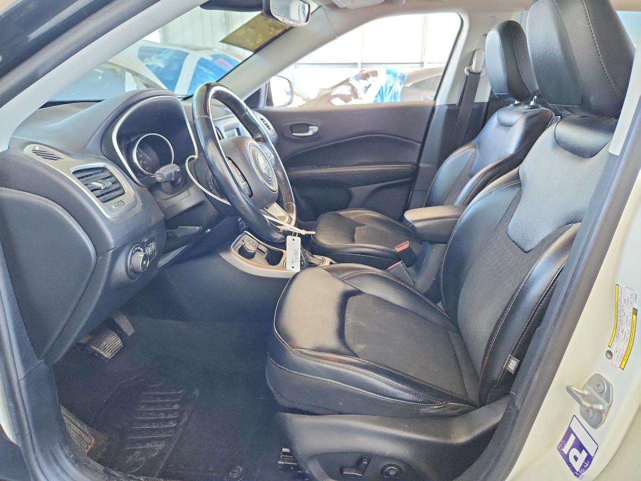 2018 Jeep Compass Latitude Белый vin: 3C4NJDBB3JT195427