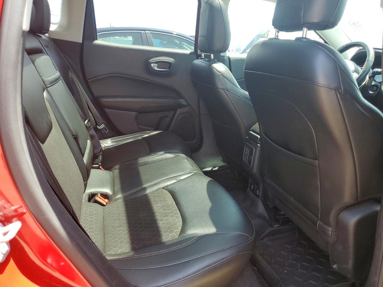 2018 Jeep Compass Latitude Red vin: 3C4NJDBB3JT238440