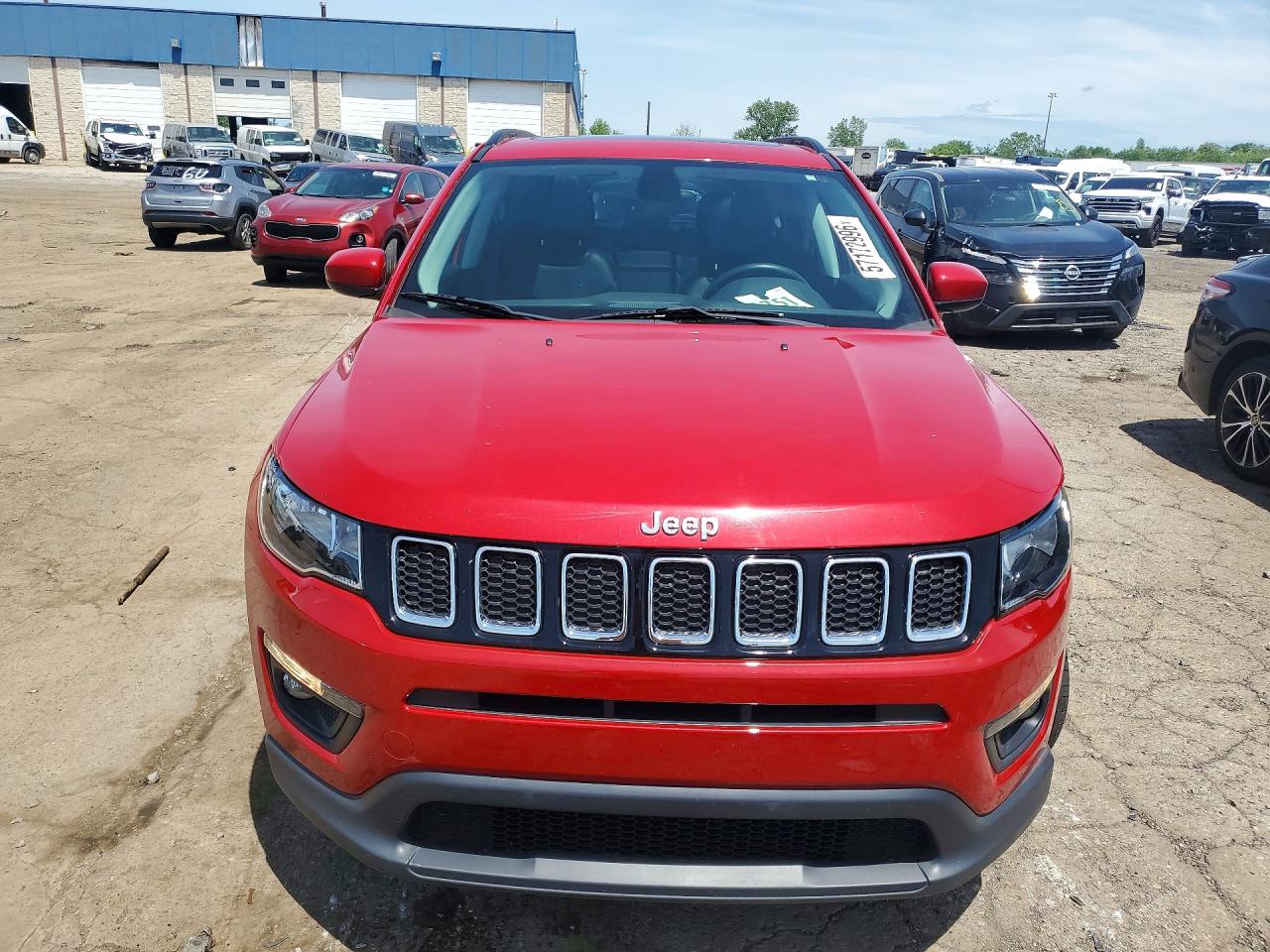 2018 Jeep Compass Latitude Red vin: 3C4NJDBB3JT238440