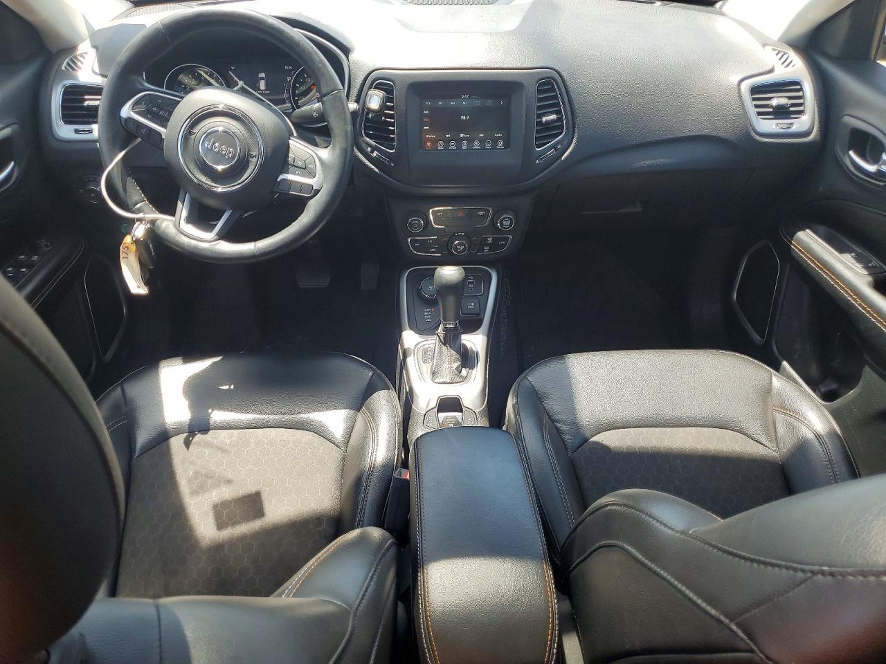 2018 Jeep Compass Latitude Red vin: 3C4NJDBB3JT238440