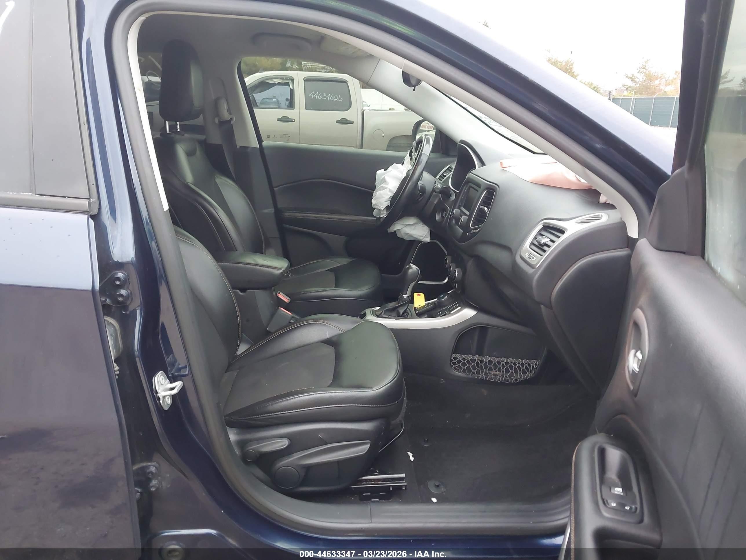 2018 Jeep Compass Latitude 4x4 Dark Blue vin: 3C4NJDBB3JT265041