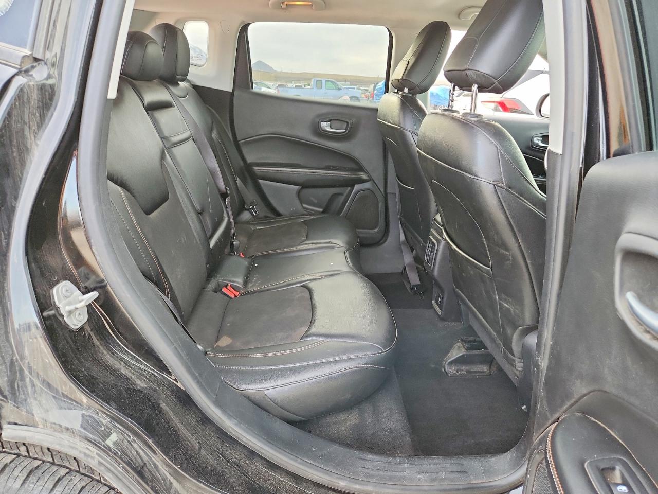 2018 Jeep Compass Latitude Black vin: 3C4NJDBB3JT403712