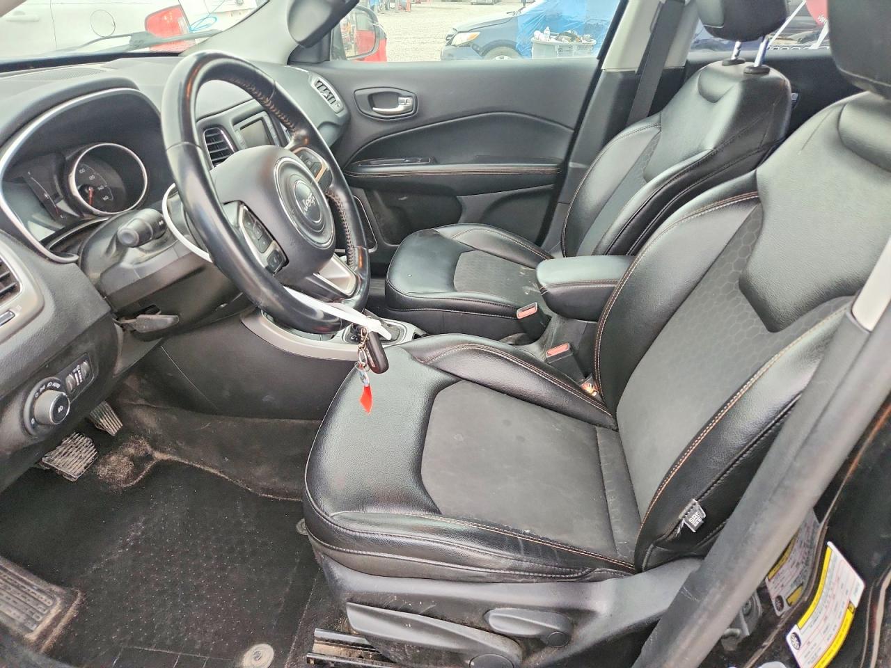 2018 Jeep Compass Latitude Black vin: 3C4NJDBB3JT403712