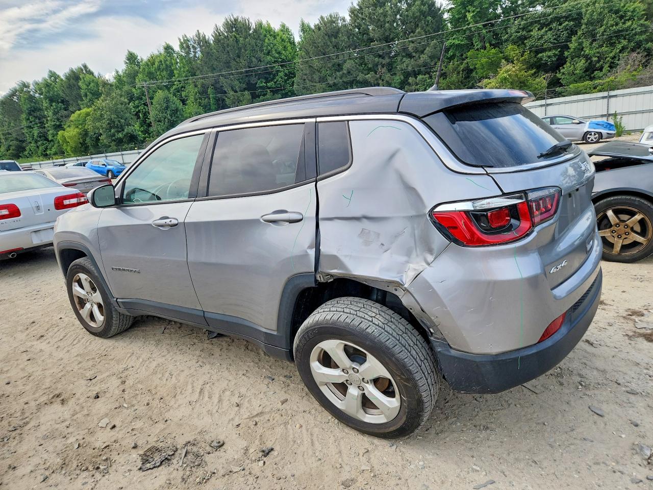 2018 Jeep Compass Latitude Silver vin: 3C4NJDBB3JT434944