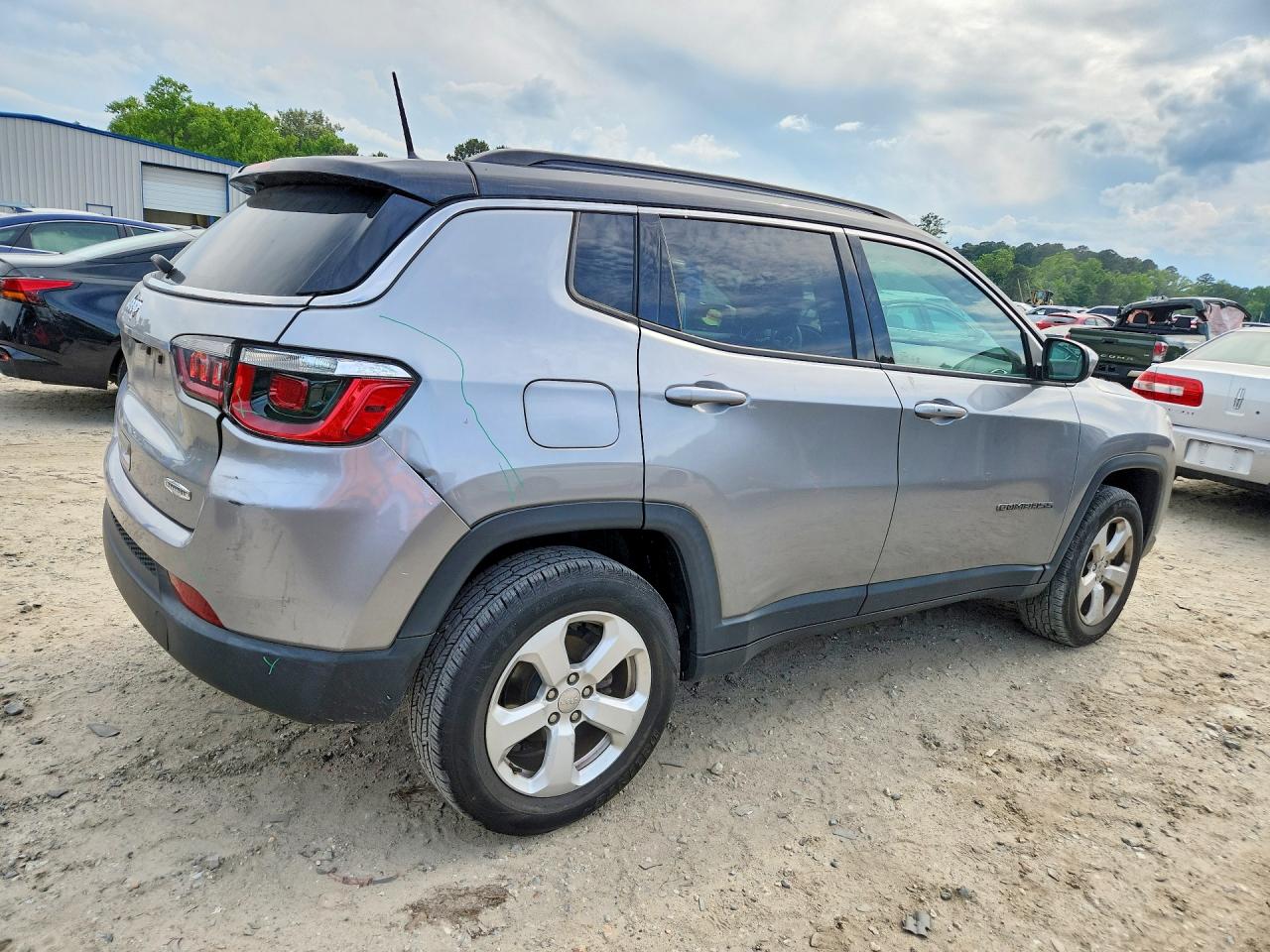 2018 Jeep Compass Latitude Silver vin: 3C4NJDBB3JT434944