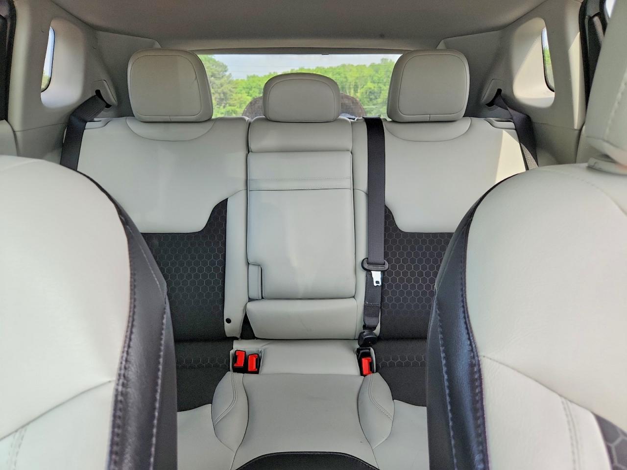 2018 Jeep Compass Latitude Silver vin: 3C4NJDBB3JT434944