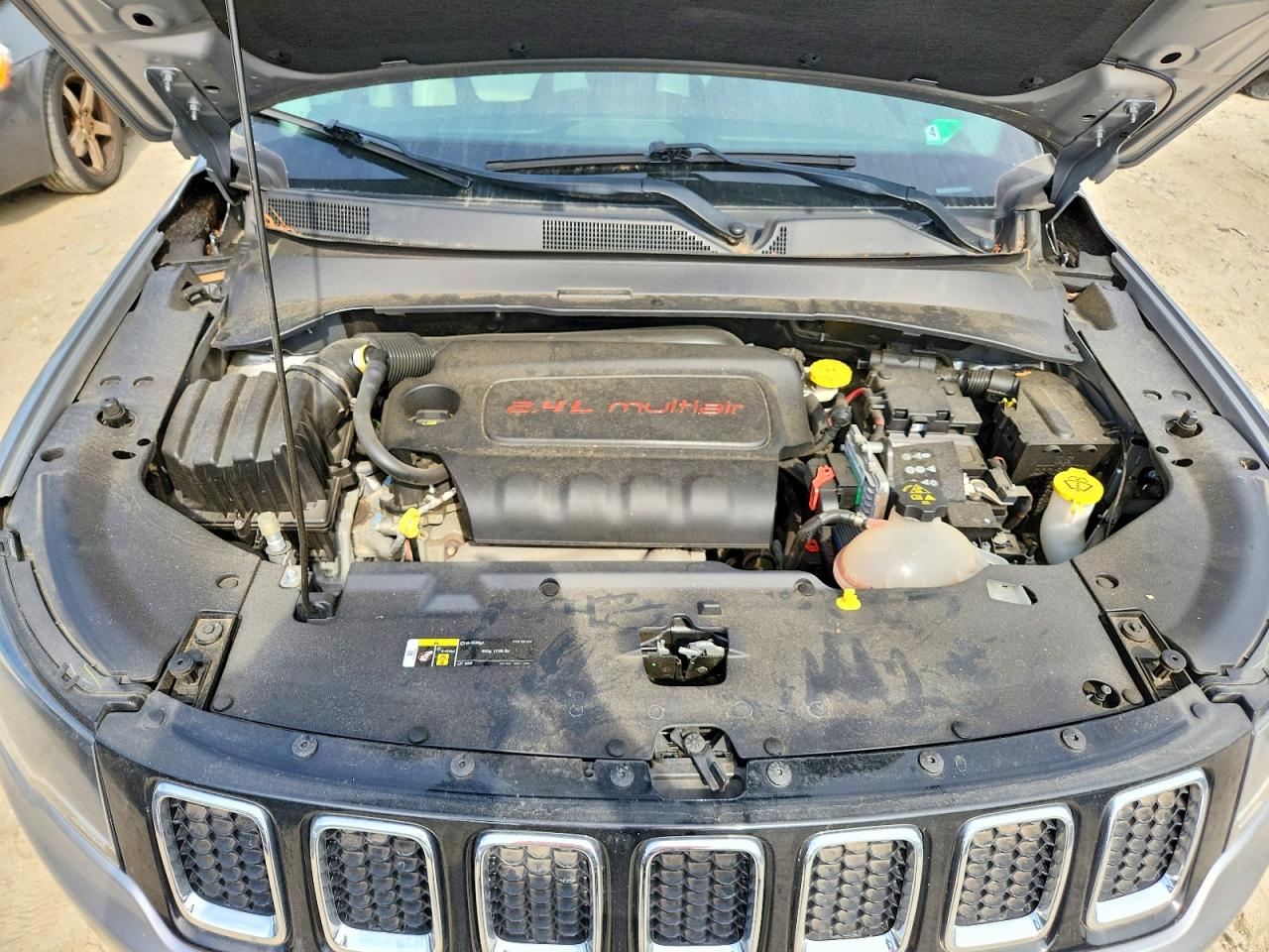 2018 Jeep Compass Latitude Silver vin: 3C4NJDBB3JT434944