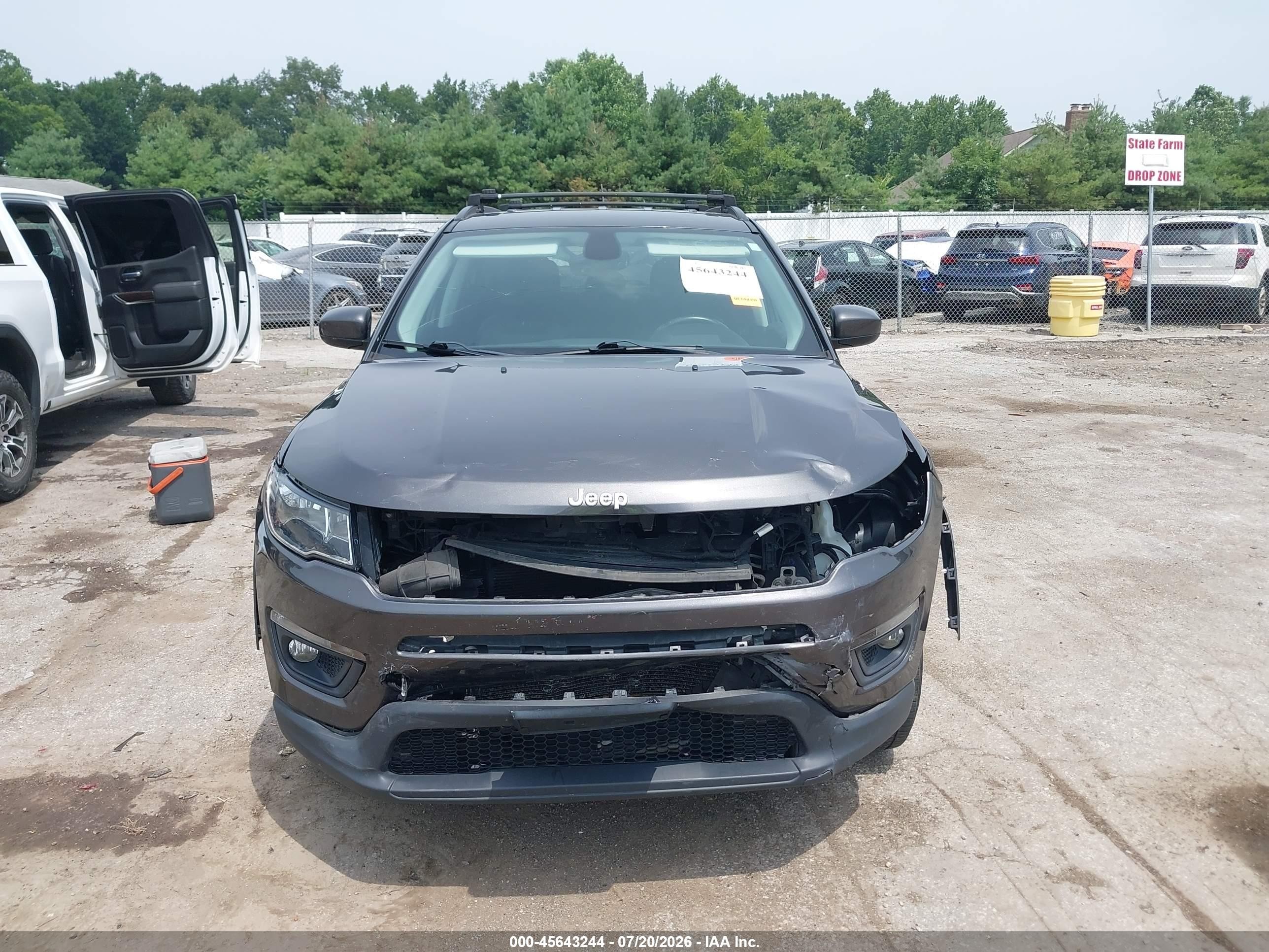 2017 Jeep Compass Latitude Gray vin: 3C4NJDBB4HT650750