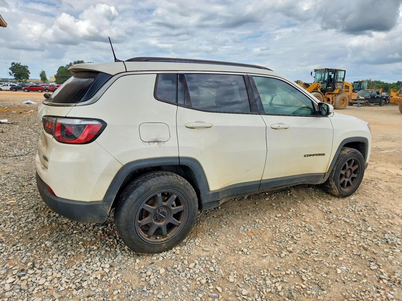 2018 Jeep Compass Latitude White vin: 3C4NJDBB4JT207214