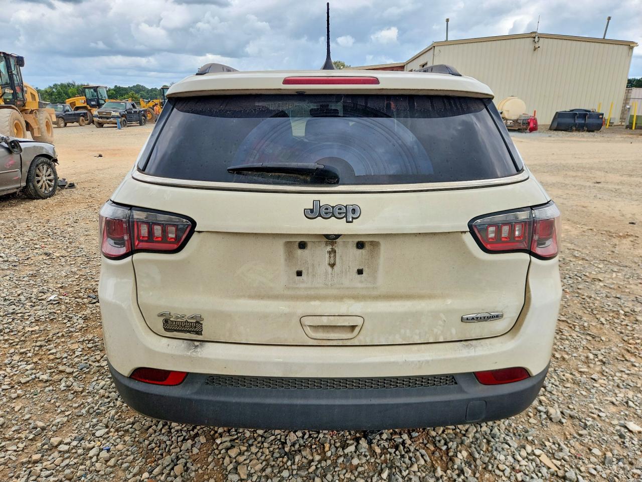 2018 Jeep Compass Latitude White vin: 3C4NJDBB4JT207214