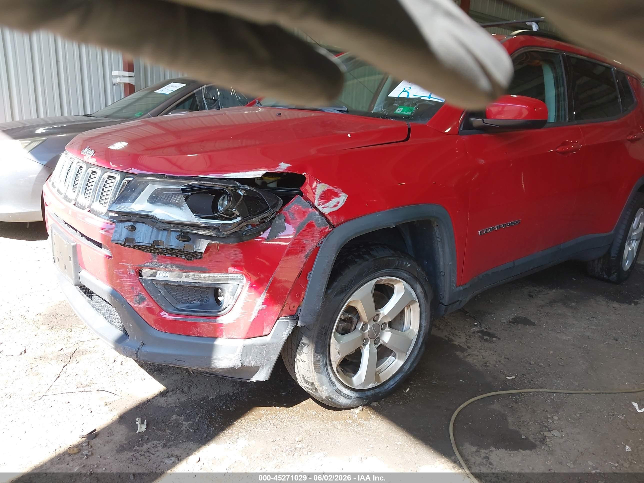 2018 Jeep Compass Latitude 4x4 Red vin: 3C4NJDBB4JT362068