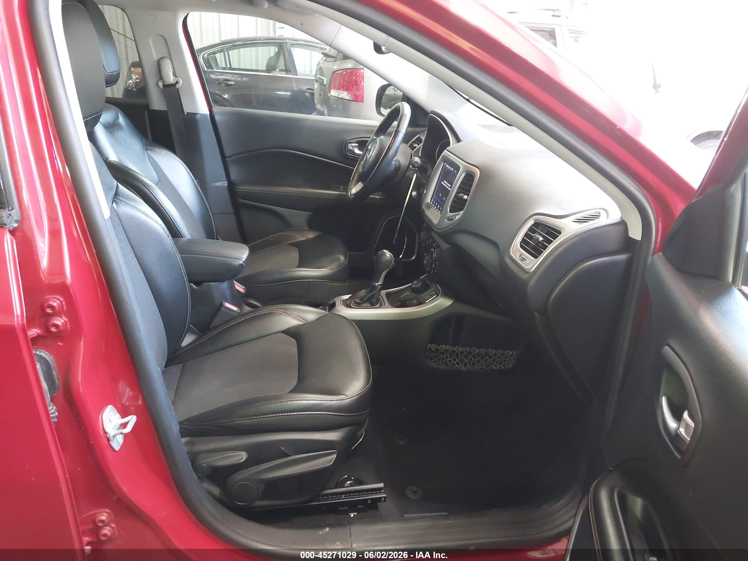 2018 Jeep Compass Latitude 4x4 Red vin: 3C4NJDBB4JT362068