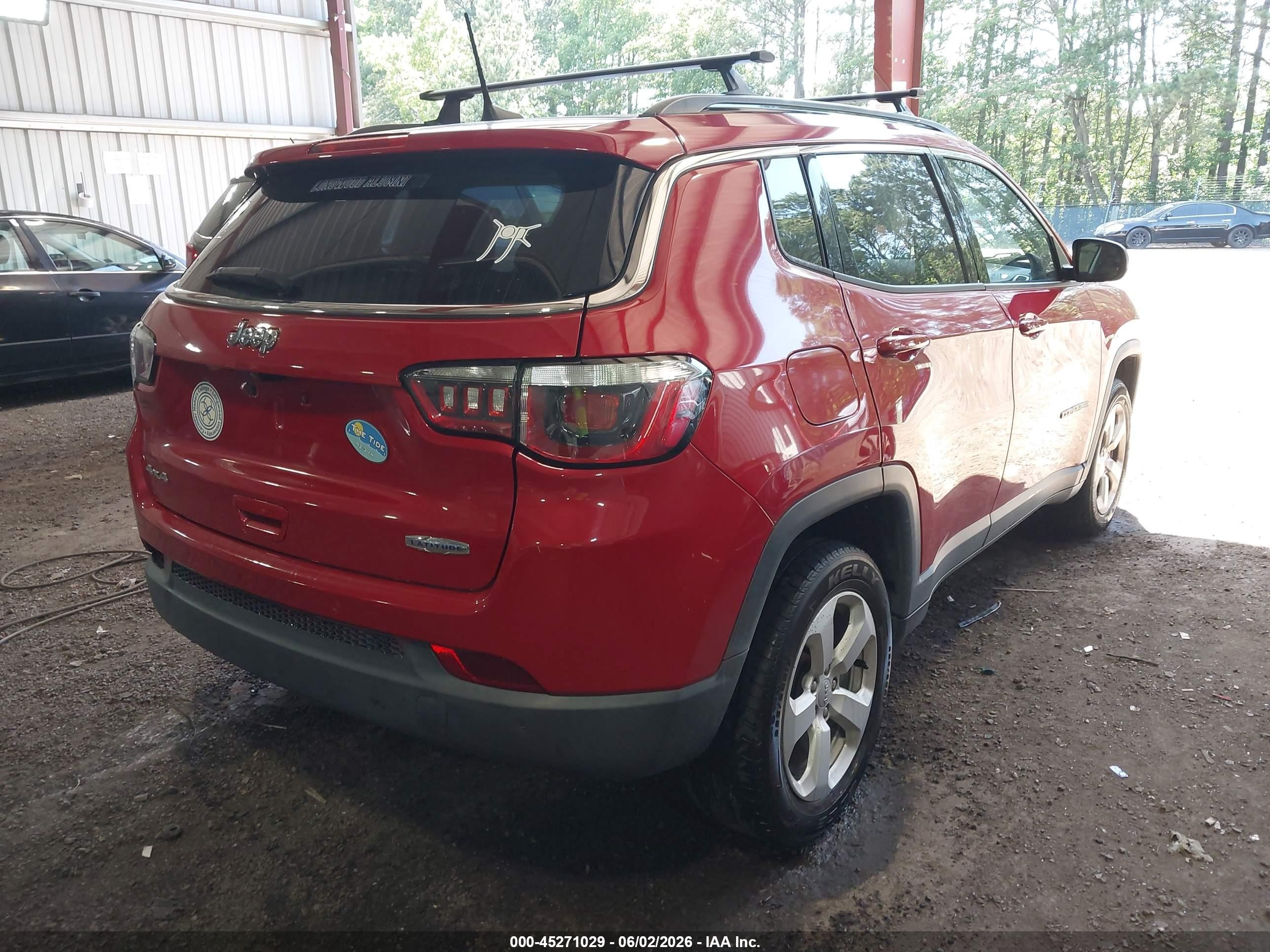 2018 Jeep Compass Latitude 4x4 Red vin: 3C4NJDBB4JT362068