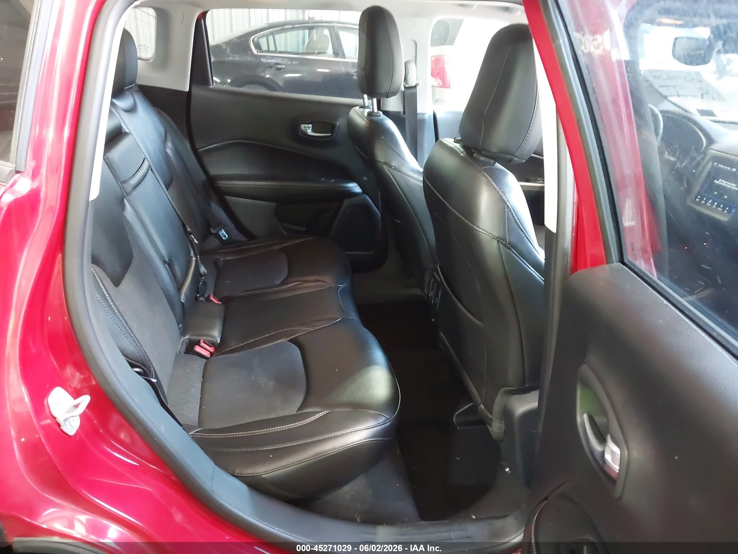 2018 Jeep Compass Latitude 4x4 Red vin: 3C4NJDBB4JT362068