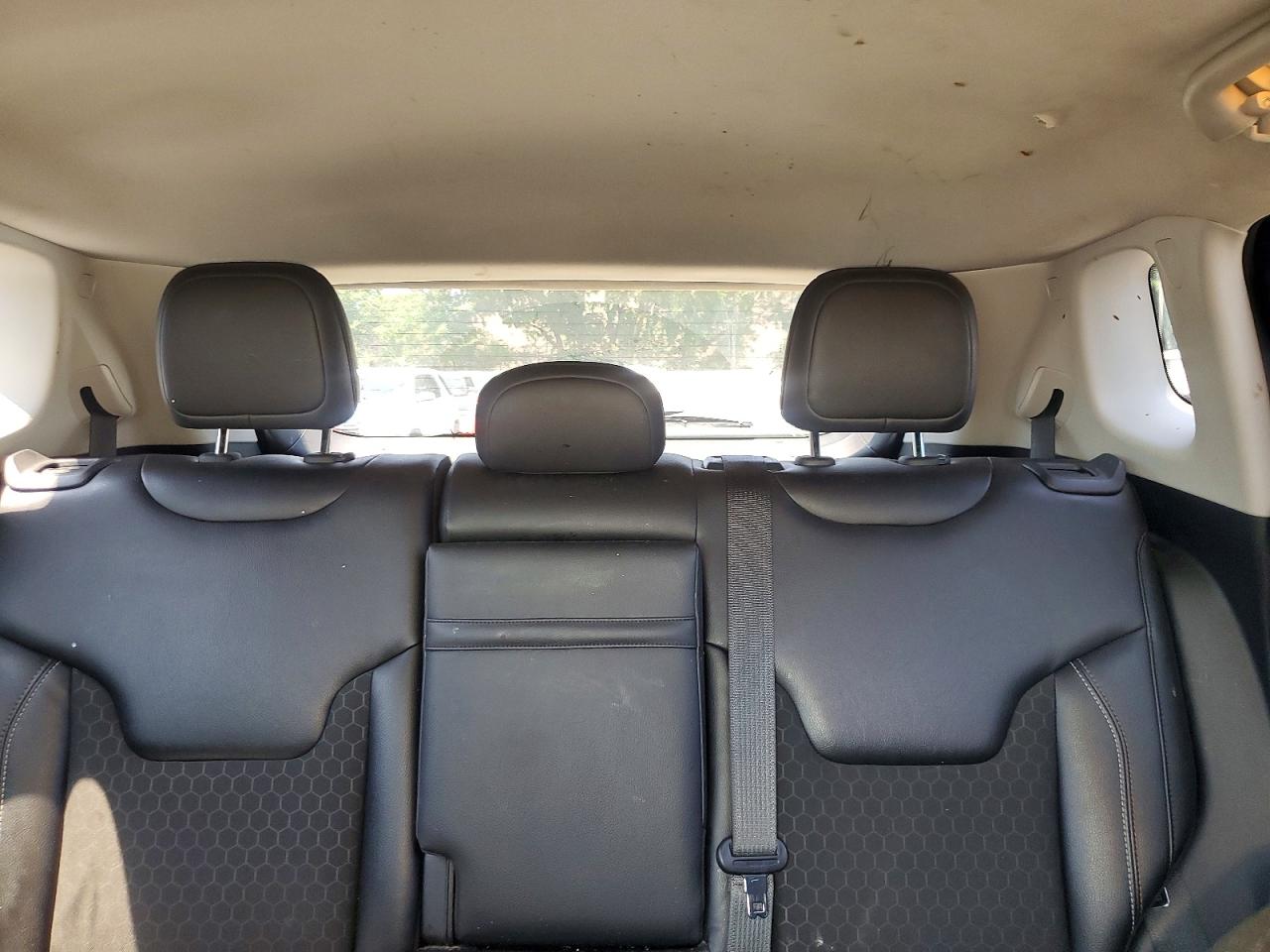 2018 Jeep Compass Latitude Black vin: 3C4NJDBB6JT199973