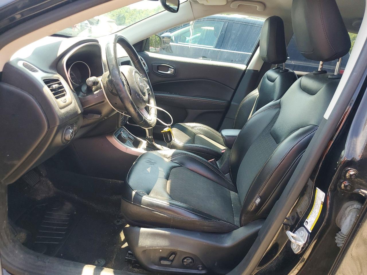2018 Jeep Compass Latitude Black vin: 3C4NJDBB6JT199973