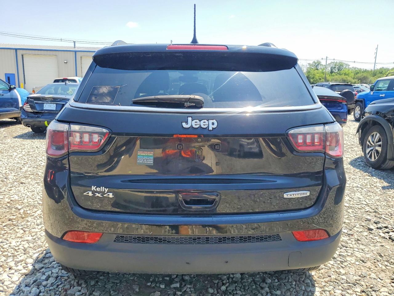 2018 Jeep Compass Latitude Black vin: 3C4NJDBB6JT199973