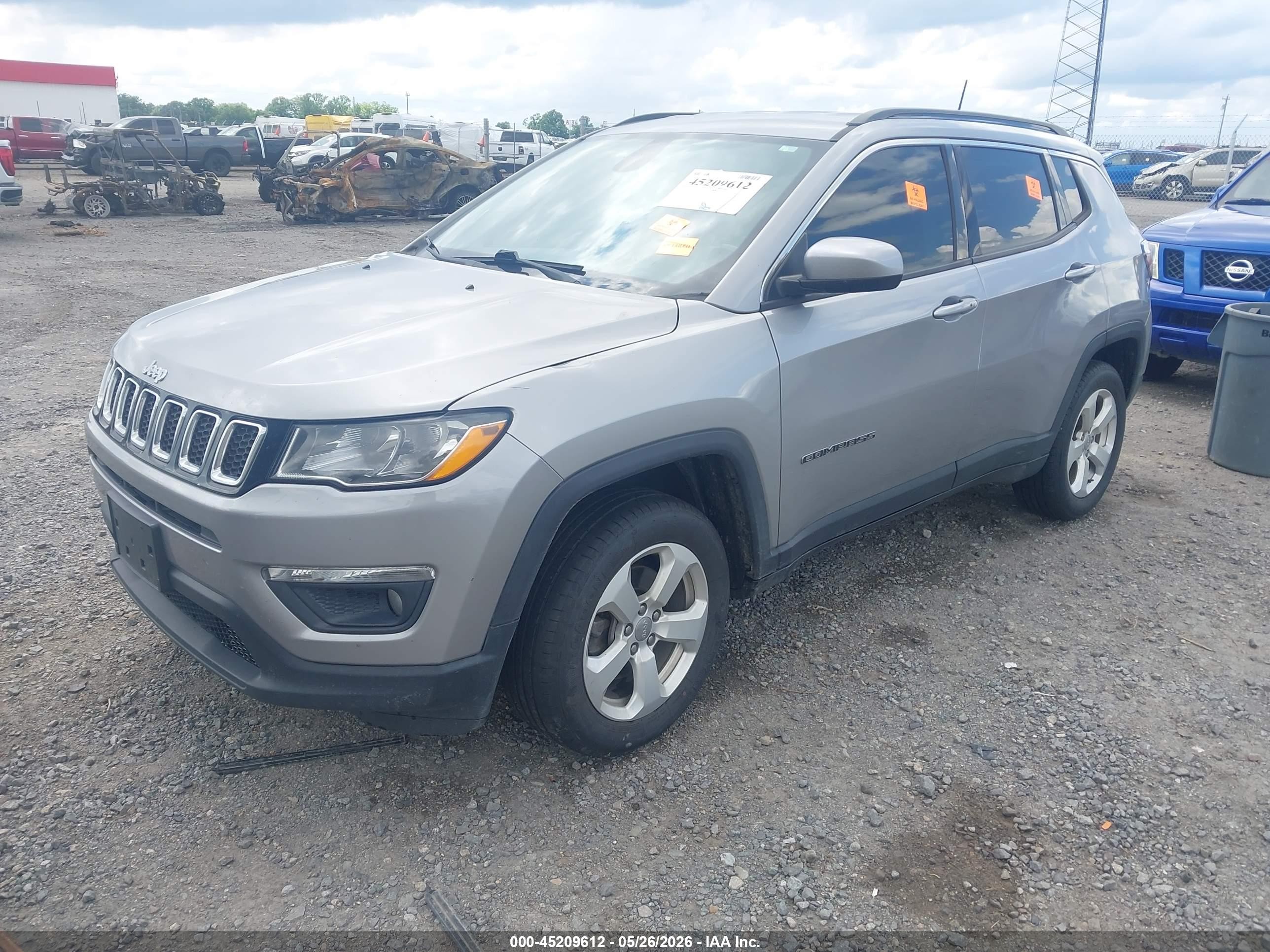 2018 Jeep Compass Latitude 4x4 Silver vin: 3C4NJDBB6JT256589