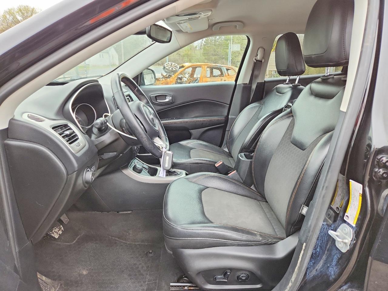 2018 Jeep Compass Latitude Black vin: 3C4NJDBB6JT308240