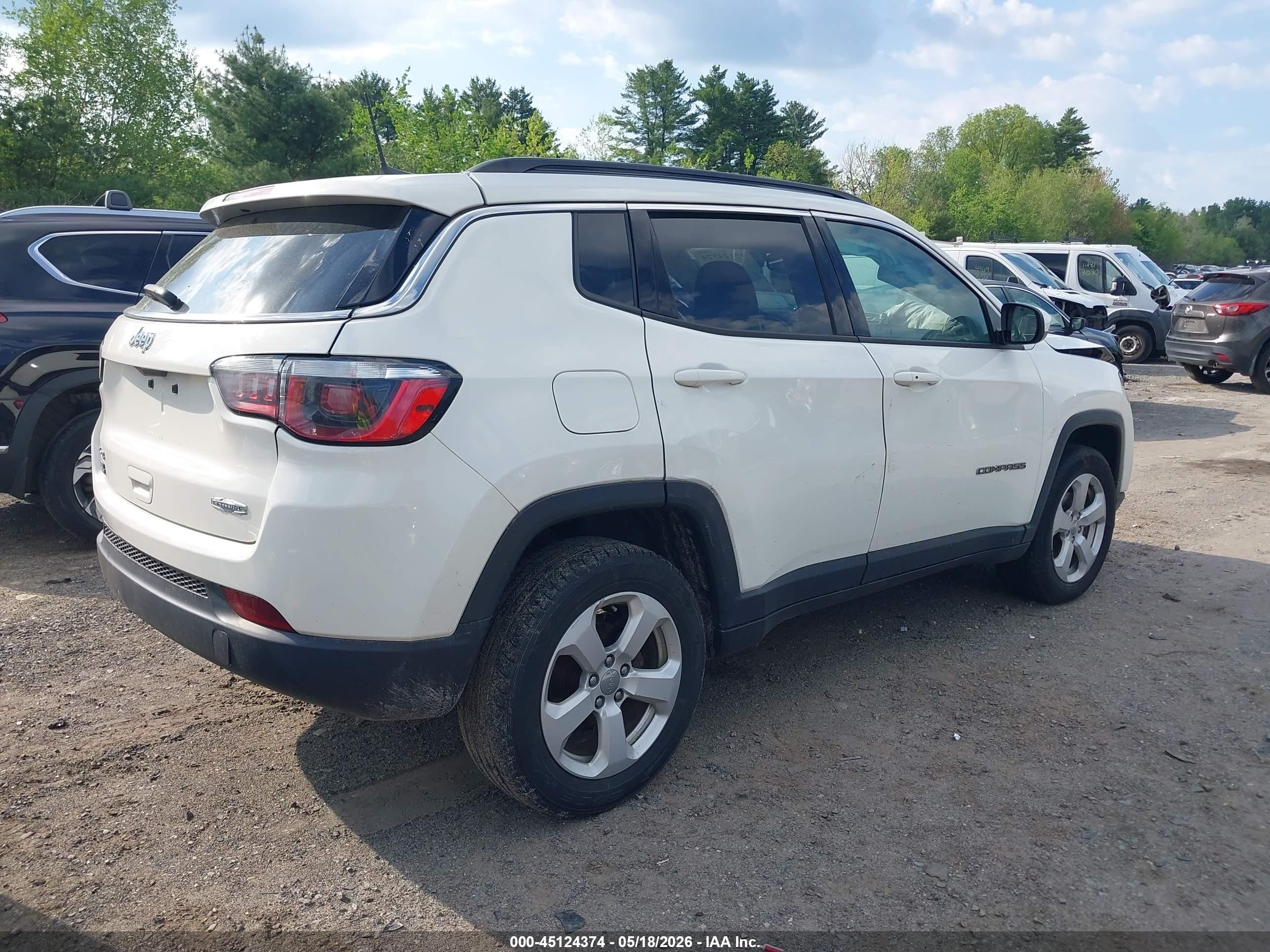 2019 Jeep Compass Latitude 4x4 White vin: 3C4NJDBB6KT646125