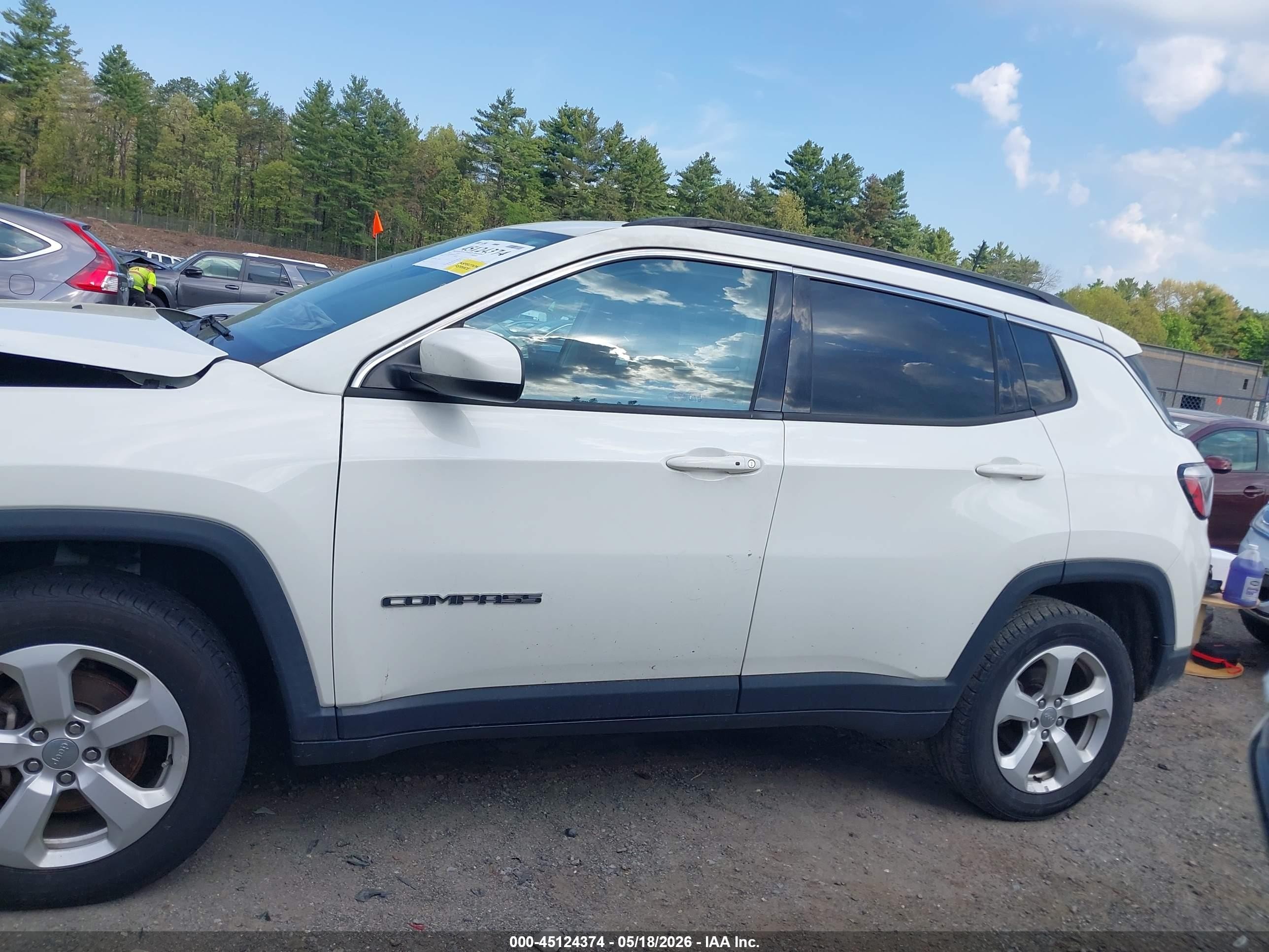 2019 Jeep Compass Latitude 4x4 White vin: 3C4NJDBB6KT646125