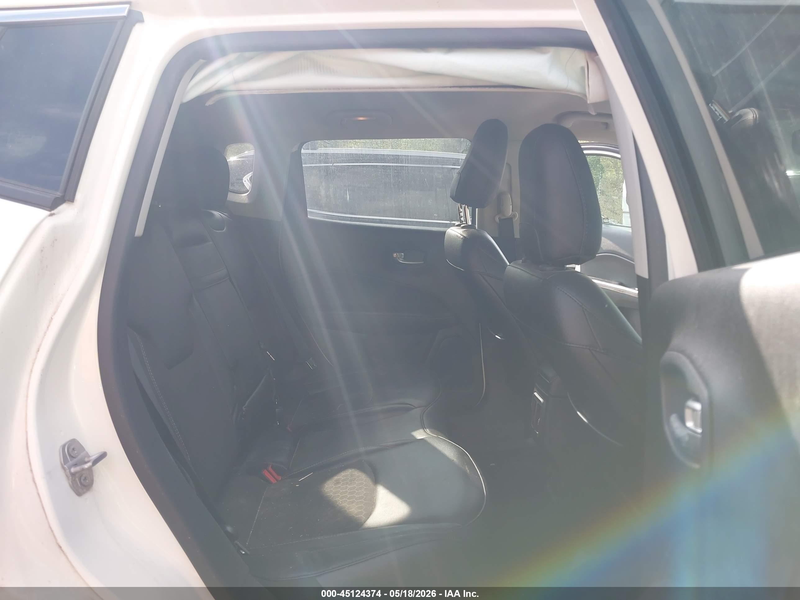 2019 Jeep Compass Latitude 4x4 White vin: 3C4NJDBB6KT646125