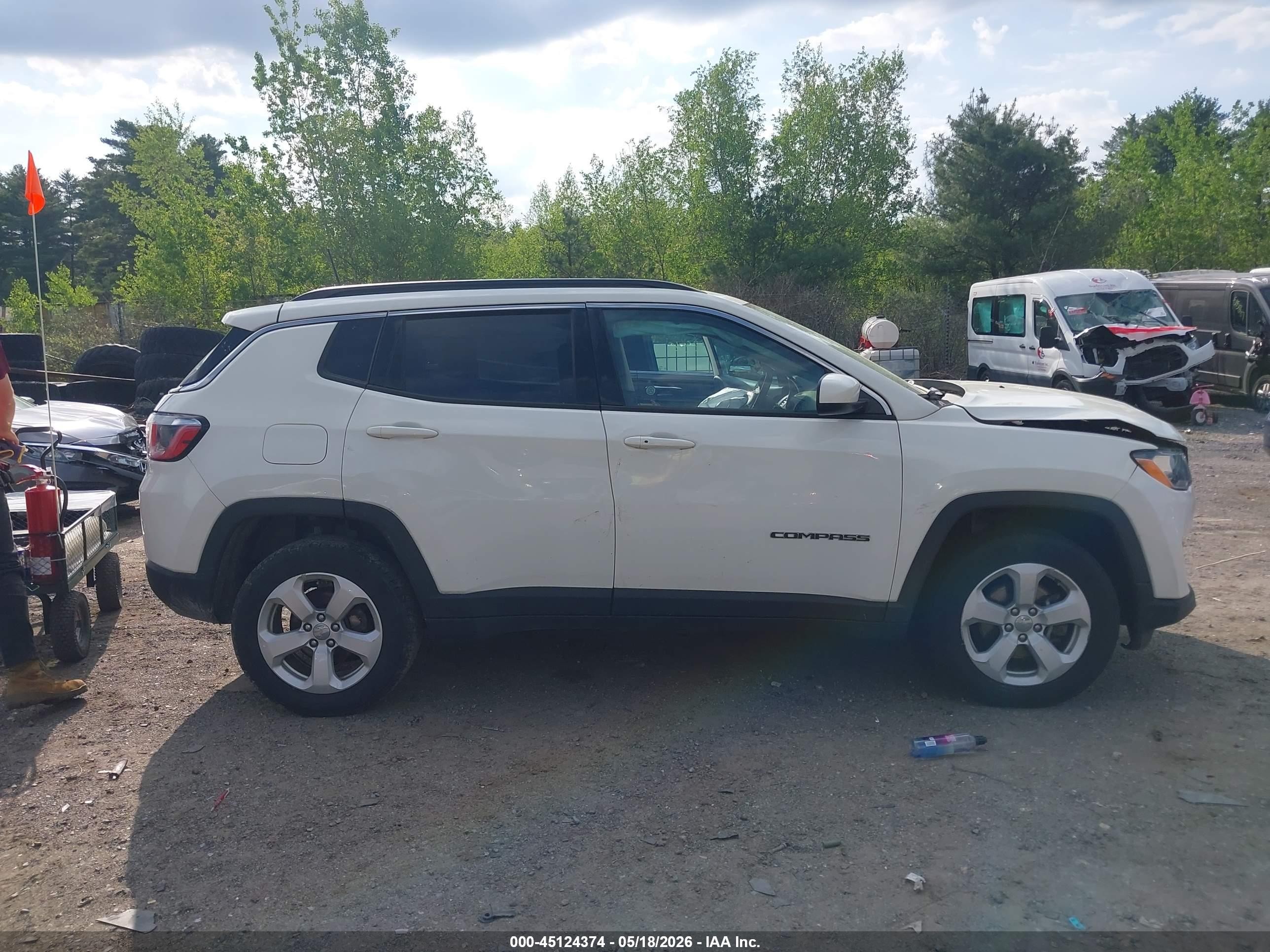 2019 Jeep Compass Latitude 4x4 White vin: 3C4NJDBB6KT646125