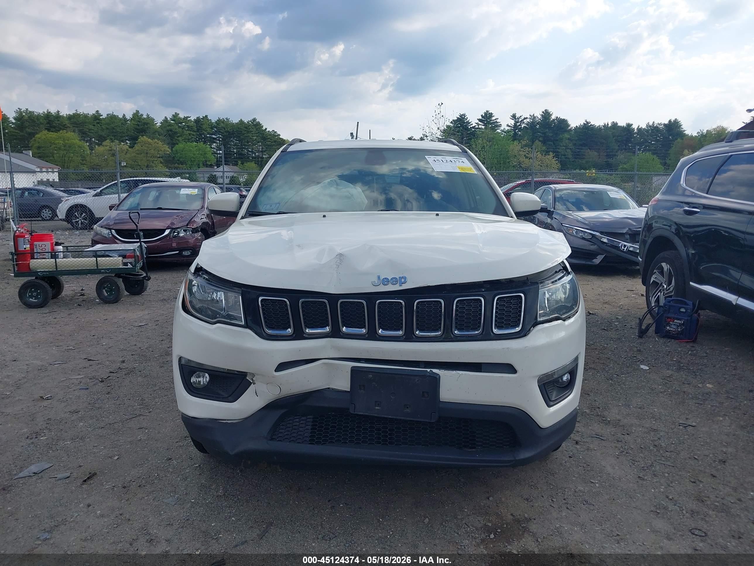 2019 Jeep Compass Latitude 4x4 White vin: 3C4NJDBB6KT646125